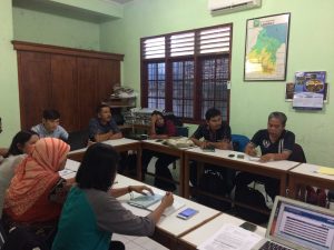 peserta pelatihan monitoring dan evaluasi di medan